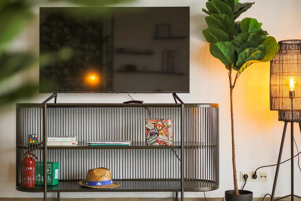 Bright - Stunning City View & Tropical Vibes - Studio Apartment Augsburg 0*,  Deutschland