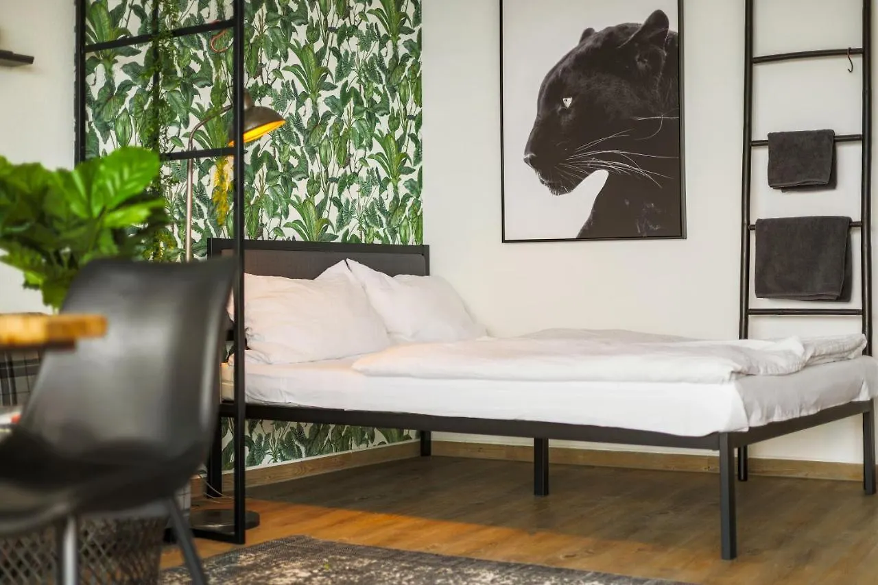 Bright - Stunning City View & Tropical Vibes - Studio Apartment Augsburg