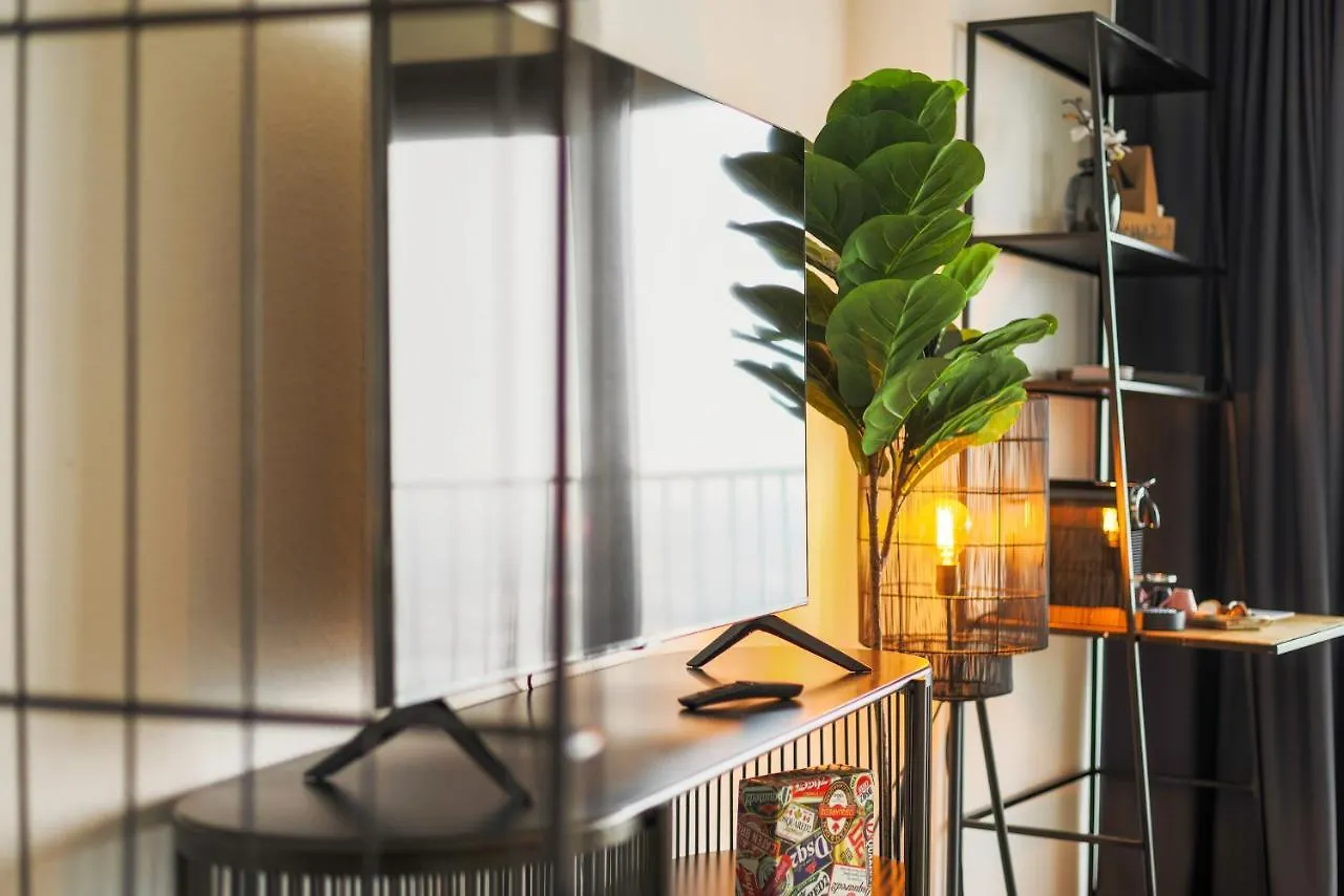 Bright - Stunning City View & Tropical Vibes - Studio Apartment Augsburg